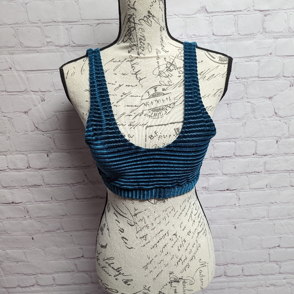 Misc. Swimsuit Lot. Size Medium. 250 - Picture 3 of 4